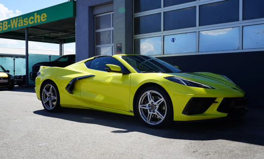 Rent a Chevrolet Corvette C8 Stingray in Linz