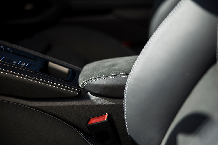 Seats Porsche Cayman GT4 on Lake Constance
