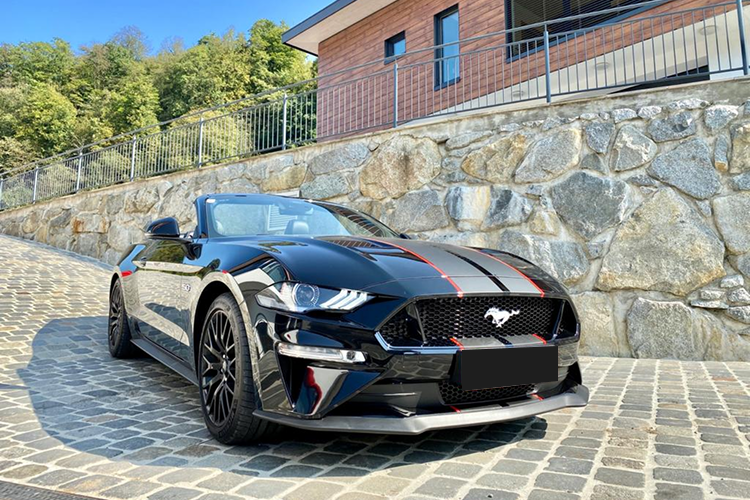 Rent a Ford Mustang GT in Hufstein