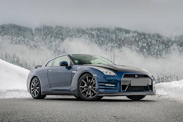 Rent a Nissan GTR R35 in Imst