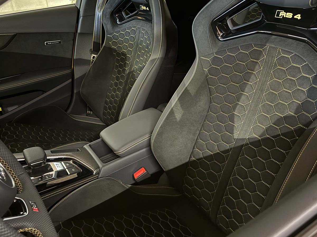 Seats Audi RS4 Avant in Hufstein