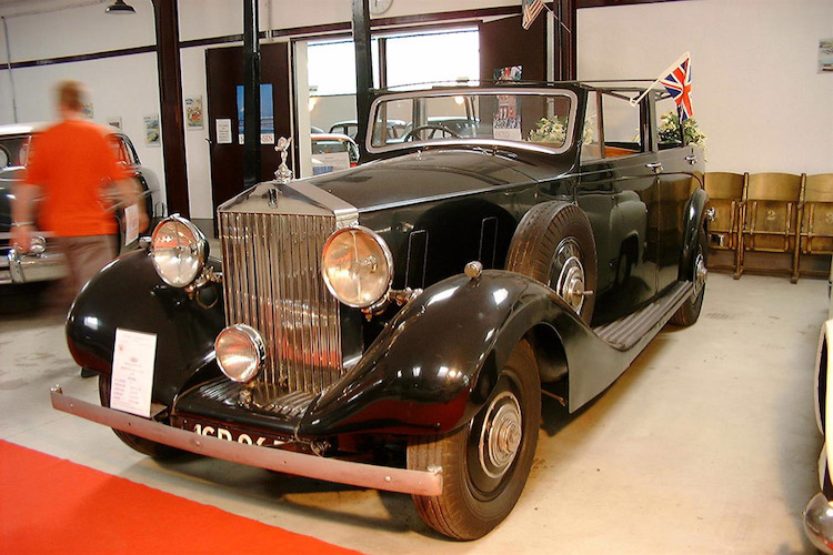 Rent Rolls Royce Wraith Open Tourer in Vienna Vorne