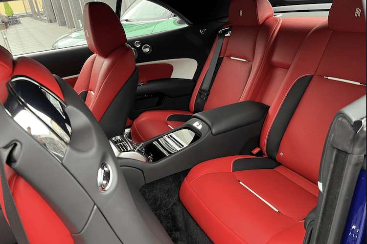 Rent Rolls-Royce Dawn in Salzburg innenraum