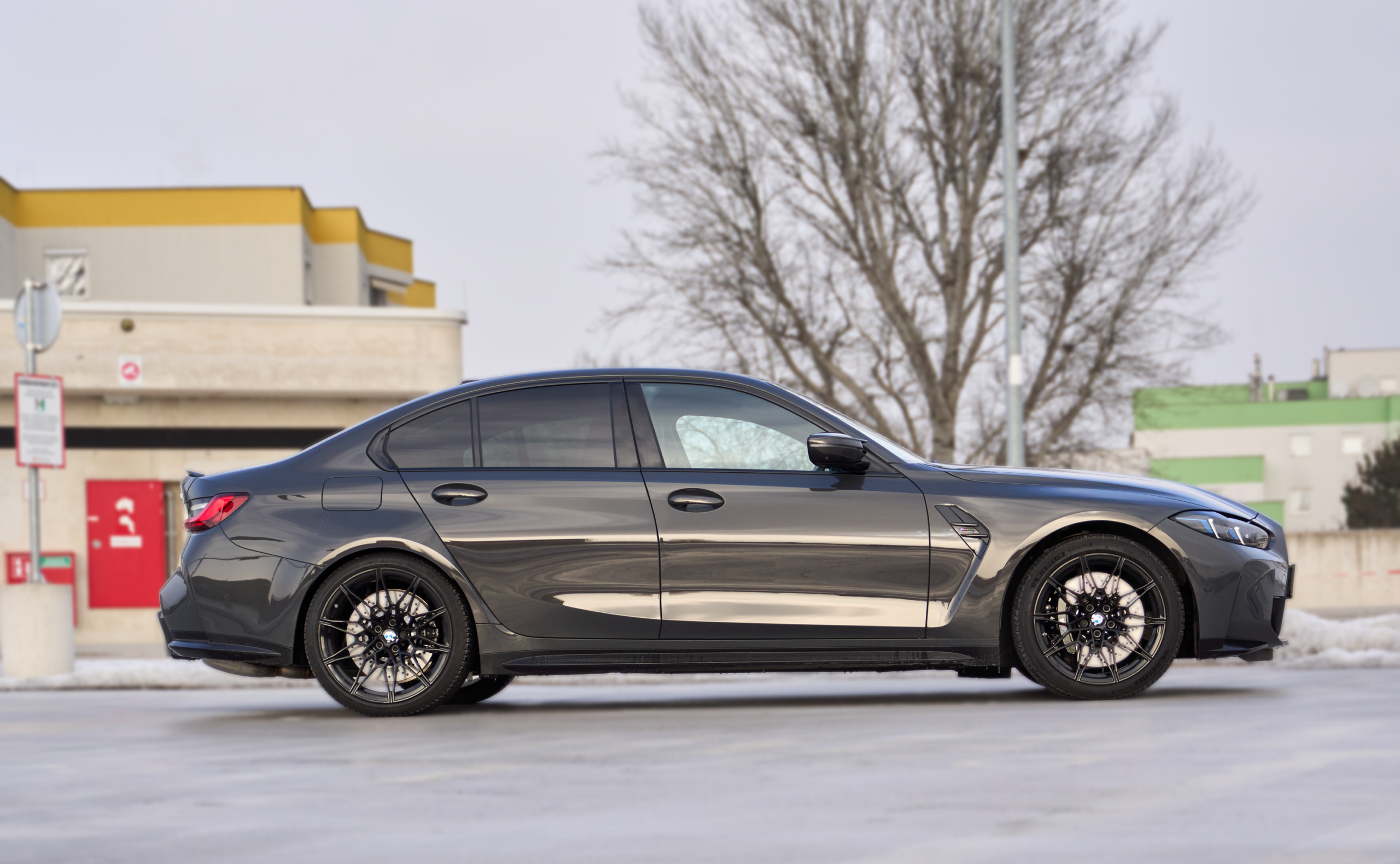 Rent BMW M3 Competition xDrive in Graz Side