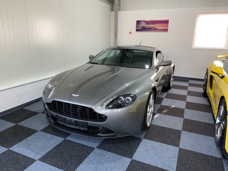 Rent Aston Martin Vantage in Leoben Vorne