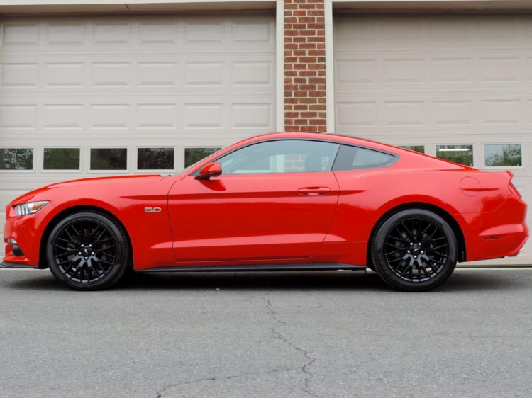 Rent a Ford Mustang GT in Leoben Komplett Seite