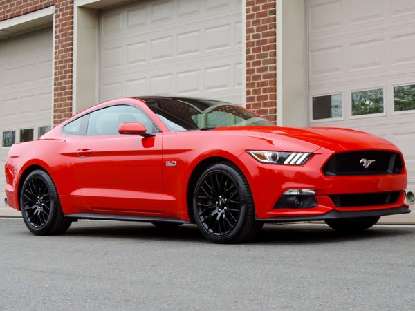 Rent a Ford Mustang GT in Leoben Seite rechts