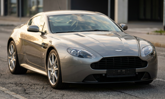 Rent Aston Martin Vantage in Leoben Hero