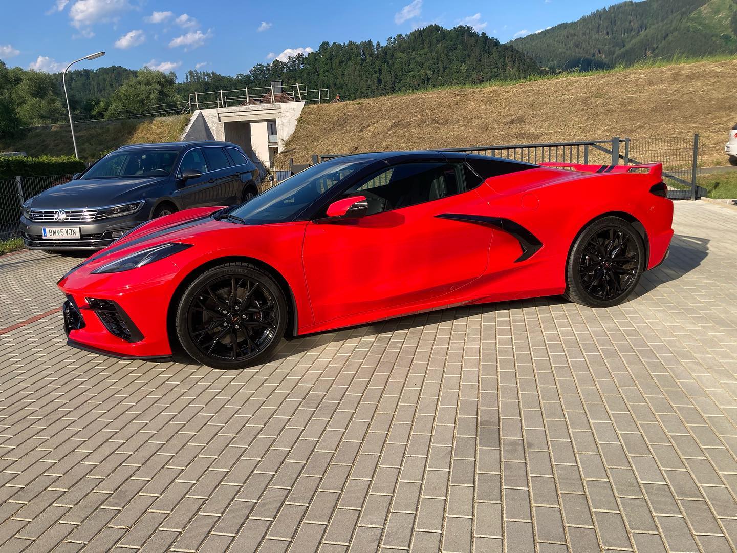 Rent a Chevrolet Corvette C8 Stingray Convertible in Leoben Side